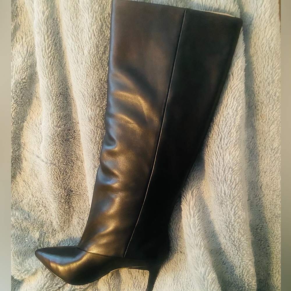 Brand New with tags and original box Never worn Marc Fischer heeled leather boot